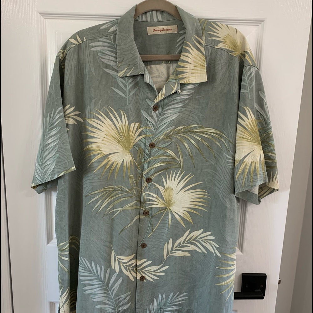 Tommy Bahama Men’s Camp Shirt - Size L